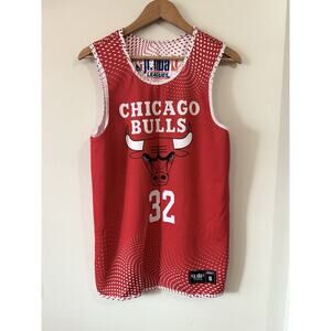 Jr NBA Chicago Bulls adult Small Reversible Jersey #32 Red White